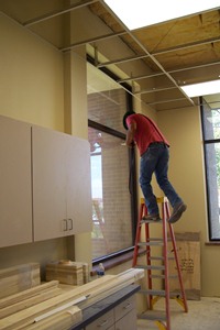 Glazer putting in new windows in Allied Health