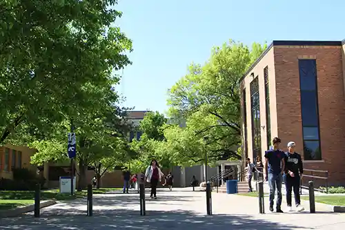 AC Students walking on campus