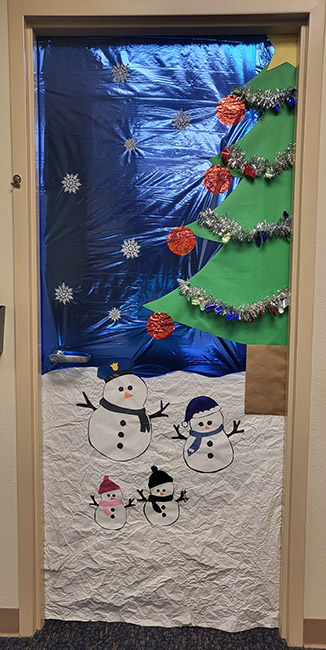 Emmy Ruiz   Snow People Playing